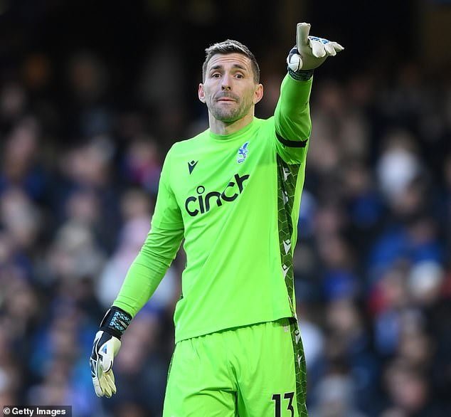 Crystal Palace have tied down No 1 keeper Vincente Guaita to a new contract at the club