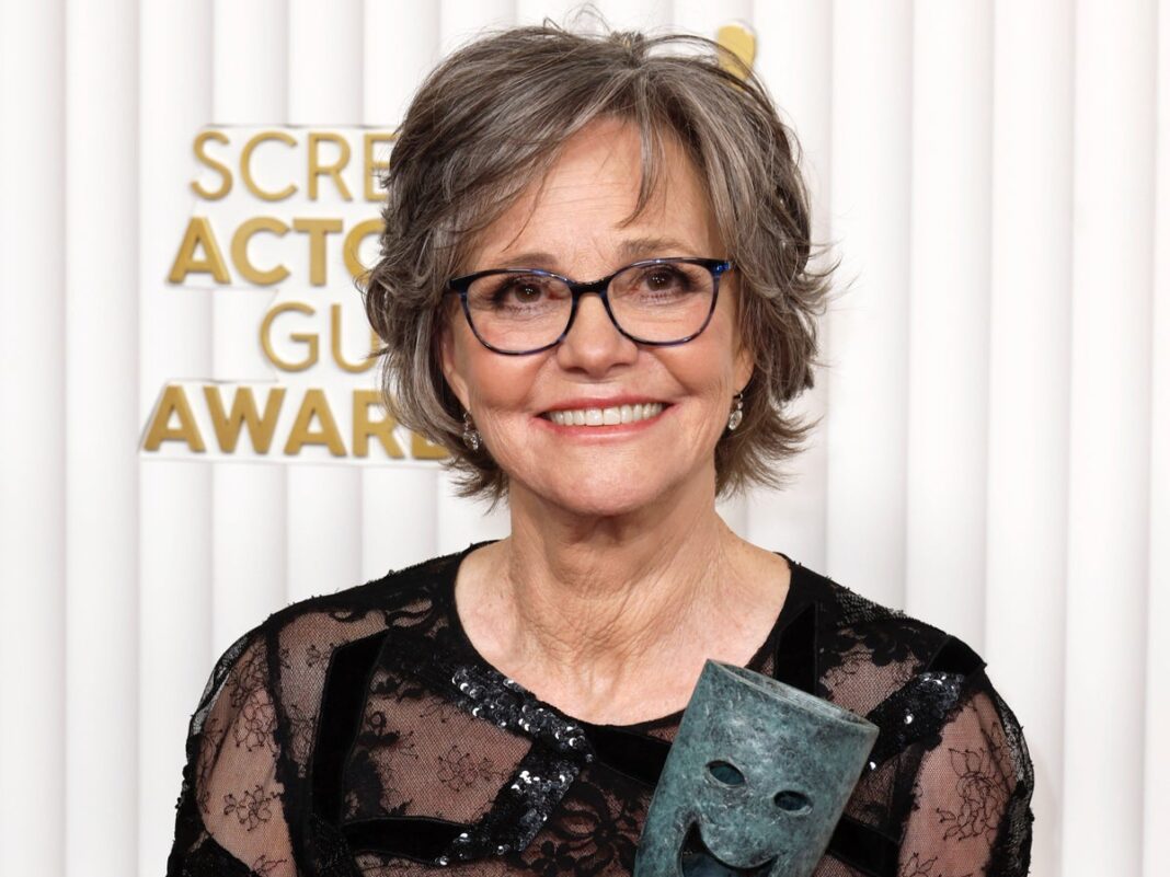 Sally Field shares continued heartbreak over Robin Williams at SAG awards: ‘He should be growing old like me’