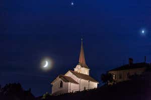 How to see the moon, Venus, Jupiter and Mars line up in the sky
