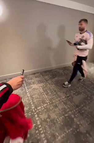 Manchester United players have been filmed ignoring a fan who was asking for signatures