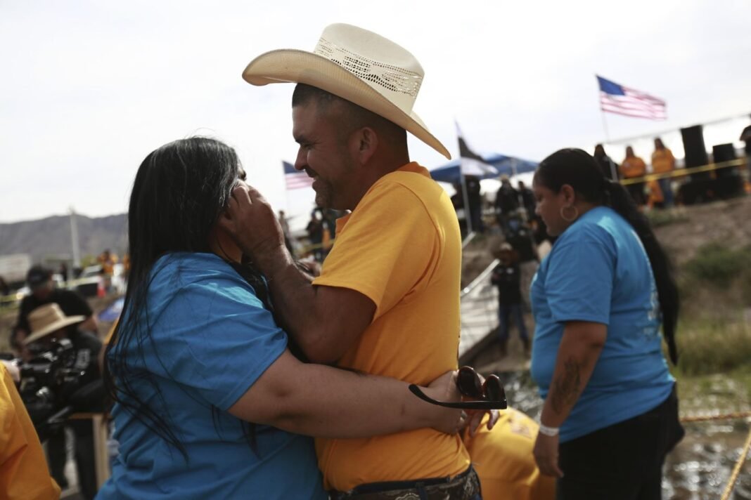 Mexican families get quick reunions with migrant relatives