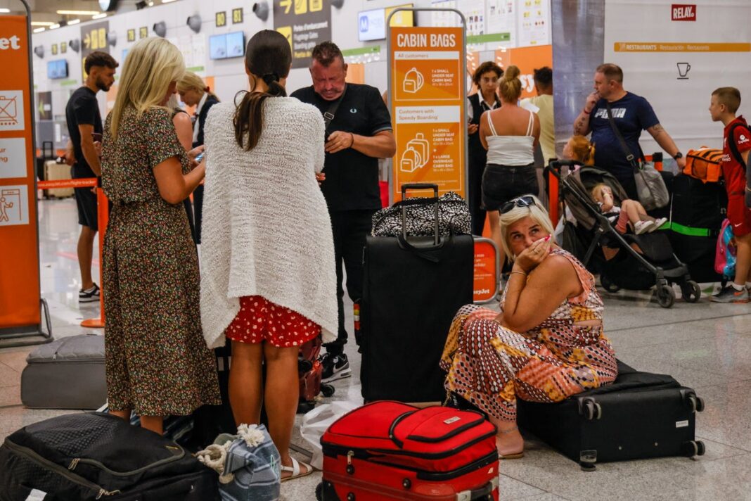 Scam warning as fraudsters target stranded EasyJet passengers caught up in air traffic control chaos