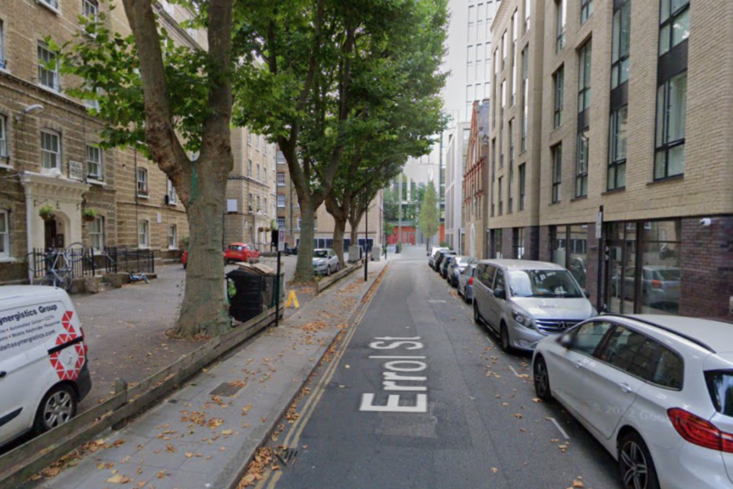 London Fire Brigade rescue woman from Barbican flat fire