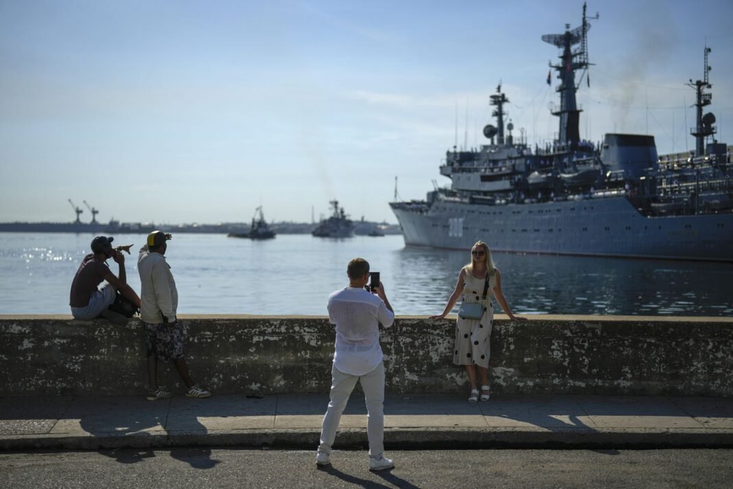 In a show of growing ties, Russian warships have made a new visit to Cuban waters